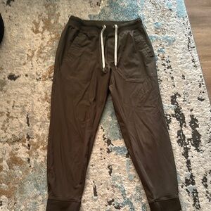 Vuori Green joggers Relaxed Fit Tapered Ankle